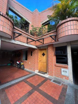 Foto 8 de Casa Remodelada de 167 M² en Venta en el Poblado, Medellín