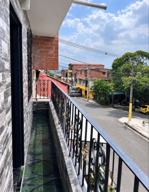 Foto 1 de Casa en Venta en Campo Valdes, Medellín de 72 M²