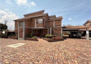 Foto 3 de Casa Campestre de 350 M² en Venta en San José de Bavaria, Bogotá