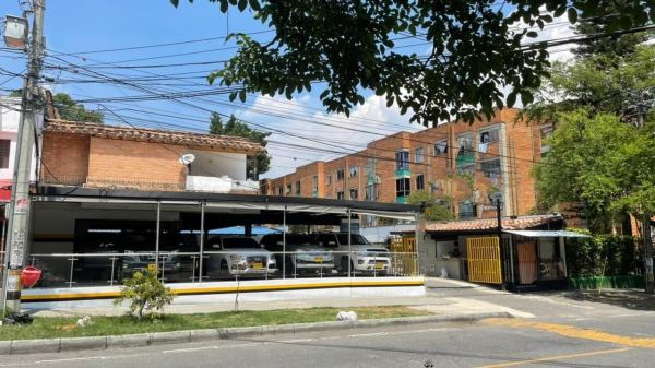 Parqueadero Lavadero rentando Excelente Ubicación