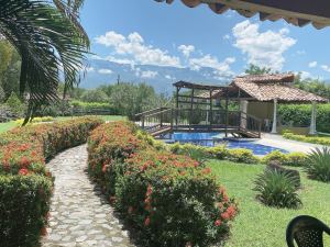 Foto 8 de Finca 3.200 M², 5 Alcobas, Parcelación Santa Fe de Antioquia