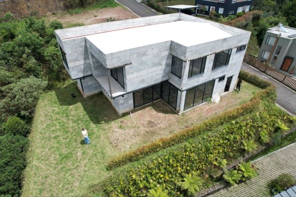 Casa campestre en obra gris en venta en Loma del Escobero, Envigado