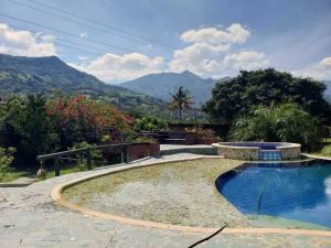 Foto 5 de Finca de 4.794 M² con 5 Alcobas en Venta en Copacabana