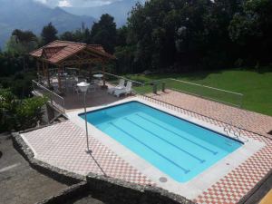 Foto 2 de Finca 18.000 M², 8 Alcobas, Vereda el Zarzal, Copacabana