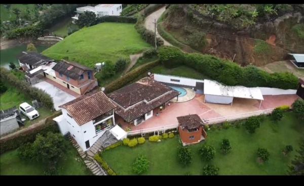 Finca en el Peñol Vereda Uvital