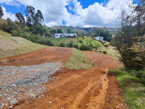 Lote de 2.545 m² en venta en vereda La Clara, Guarne